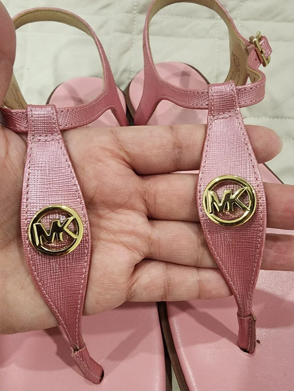 ​Michael Kors Mallory T-Strap Flat Sandals Pink Crosshatch Gold MK Medallion 8